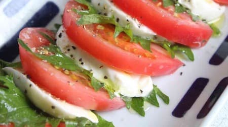 Five easy tomato recipes: "Marinated avocado and tomato," "Marinated tomato with ginger," "Tomato cup salad," "Melted tomato steak," and "Shiso caprese.