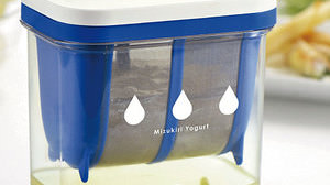 A special container for making "drained yogurt" is convenient with a recipe from Cecile.