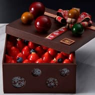 ヴィタメール「プルミエール・ノエル」チョコの箱の中に苺やムースやガトーショコラ入り！