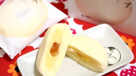 Aomori "Lagunoo Custard Cake Inochi Ringo" - Soft cake with moist custard and crunchy apples.