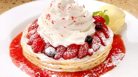 Kua Aina "Christmas Pancakes" with whipped snow-covered fir trees and strawberry, raspberry, blackberry, blueberry, blueberry and cranberry