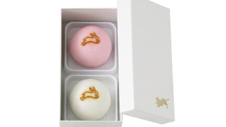 Toraya "Tororo-shi Manjuu (Japanese cake with grated yam) Red and White 2-pack" (with rabbit branding) in a cosmetic box, with a cute design associated with the Chinese zodiac sign for the year of the rabbit
