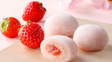 Chitose's Sakura Strawberry Rice Cake" from Tsukiji Chitose, sweet and sour strawberry sauce made with Tochiotomi strawberries from Tochigi prefecture.