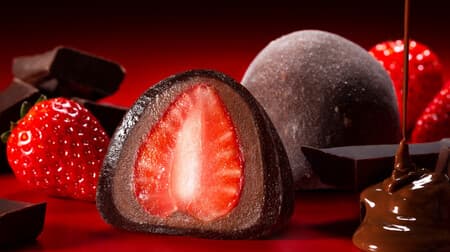 Kameya Mannendo "Chocolat Strawberry Daifuku" - French bitter chocolate bean paste and cacao-filled rice cake, sweet and sour "Tochiotome"!