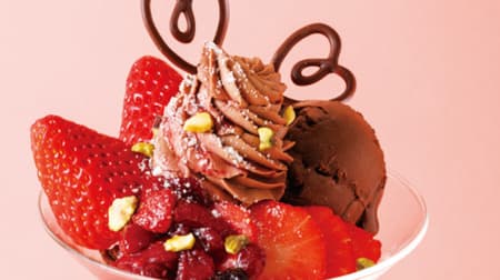 Kyobashi Sembikiya "Large Strawberry Chocolat Fromage" for Valentine's Day! With mixed berry confiture and crunchy almonds!