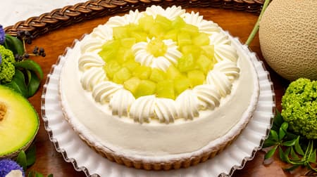 KIRUFEVON "Special selection: Shortcake Tart of Crown Melon from Fukuroi, Shizuoka Prefecture" with mellow pulp, smooth custard and fluffy whip.