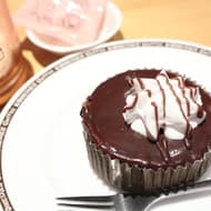 Komeda Coffee Shop "Gateau Chocolat Floral Bouquet" is too good! The chocolate is so rich and sticky! Choco. Choco! Collaboration with THE Cacao PROFESSIONALS!