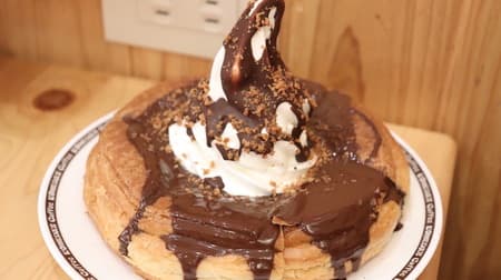 Komeda Coffee Shop "Shiroro Noir Black Mont Blanc" collaborated with popular ice cream! The rich chocolate sauce and crunchy crunches are a fan favorite!