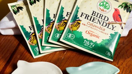 KALDI "Bird Friendly Drip Coffee & Tori Plate Set" - refreshing coffee with a hint of orange and two types of small bird-shaped plates in white and green