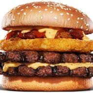 バーガーキング新商品「ハッシュ＆チリ ビッグマウスバーガー」ビーフパティ2枚・ハッシュブラウン・チリビーンズの組み合わせ！「チーズ＆チーズ ビッグマウスバーガー」も販売継続