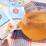 Pompadour Cool Sensation Peach & Passionfruit" is a refreshingly sweet and sour herbal tea! No caffeine!