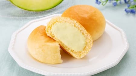 Famima's limited "Chilled Melting Creamy Bread: Shizuoka Crown Melon" using puree of Shizuoka Crown Melon.