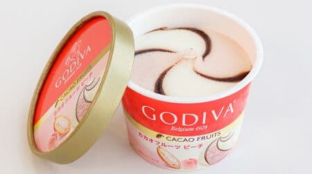 ゴディバ「カカオフルーツ ピーチ」カップアイス初のカカオフルーツアイス！甘酸っぱいピーチアイス・ビターなチョコソースを合わせたさわやかな味わい