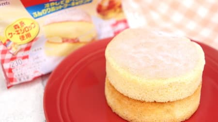 Famima "Chilled Fluffy Pancake-Style Sandwiches" accented with butter cream flavored with cake syrup! Fluffy pancake batter