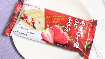 Amaou Ichigo-Ichigo-Mochi Monaka" is a monaka made of strawberry daifuku (a type of sweetened rice cake)! Vanilla ice cream, Amaou strawberry sauce, sweet bean paste, grainy rice cake, sweet and sour monaka ice cream