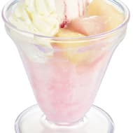 スシロー「もものかき氷パフェ」白桃アイス＆コンポート・すもも入り！「ソーダのかき氷パフェ」ソーダ＆ミルクアイスにマンゴーとゼリーをトッピング！
