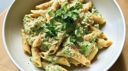 A rewarding recipe "Healthy Pasta with Edamame Pesto" is perfect for summer! Creamy and mild like butter!