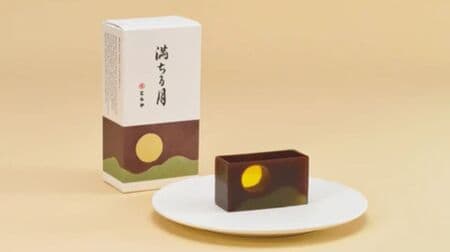 Toraya's Special Yokan "Full Moon" for Fifteen Nights - Amber Jelly that shines beautifully with light when cut into pieces