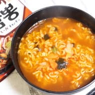 No-shin's "Ika Champon" - Spicy soup and glutinous noodles filled with squid flavor, vegetables, squid, etc.