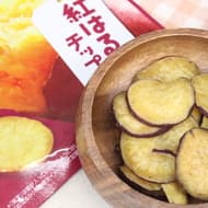 Famima "Beniharuka Chips" have a natural sweetness as you chew them! Crunchy, crunchy chips for the sweet potato lover!