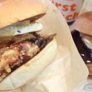 First Kitchen Food Report] New "Tsukimi Mochi Burger" and "Tsukimi Mochi Chicken Tatsuta Burger" Autumn 2023