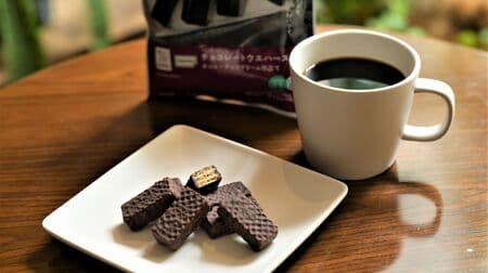 LAWSON・NATURAL LAWSON "Chocolate Wafer with Cashew Nut Cream" - Adult chocolate wafer with a moderate sweetness