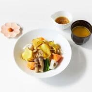 TORAYA TOKYO「吹き寄せご飯」＜秋＞椎茸の旨みがしみ込んだご飯に 丹波しめじやさつまいもチップスの盛り合わせ 数量限定