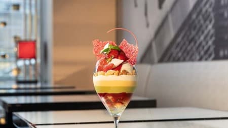 エンポリオ アルマーニ カフェから季節限定「苺 バジルミント フロマージュのパフェ」
