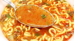 【オススメ】とんこつ醤油スープに激辛スパイスを入れすぎた「鬼辛カップ麺」が激ウマ！