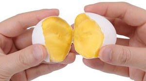 Adults want to try it, too! A toy that makes a whole pudding just by "spinning" a raw egg!