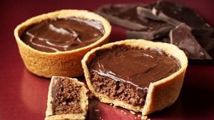 Supervised by Pablo! Soft and fluffy "chocolate cheese tart" is now available at FamilyMart