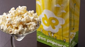 Free distribution of "Triple White Cheddar" at Dock Popcorn! Rich flavor with the image of "snow"