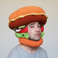 海外アーティストが“独学”でつくった「食べ物ニット帽」が秀逸すぎる！