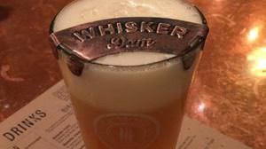 "Whisker Dam" that protects the beard from beer foam--100% copper makes it look fashionable