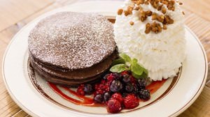 "Chocolate milk pancakes" for Valentine's Day on Eggs'n Things--Bitter taste with plenty of "pure cacao"