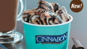 "Chocolate roll on the go" for Valentine's Day in cinnabon--rich taste of melting chocolate