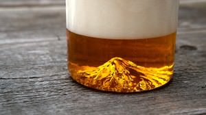 地元愛から生まれたグラス「The Oregon Pint」--ビールを注ぐと“夕陽に染まるフッド山”が浮かび上がる