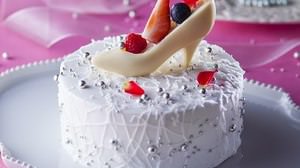 A cake with the motif of "glass shoes" from the Maihama Sheraton Hotel-"Princess Short Special Cake Set"