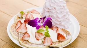 Eggs'n Things 5th Anniversary! "Hanohana Pancakes" are available at all stores--Plenty of fresh strawberries