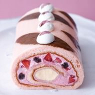 パティスリー キハチに「桜のクリームロール」--“桜餅”をイメージしたロールケーキ