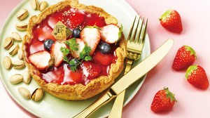 "Strawberry and pistachio cheese tart" with a sweet and sour scent is available from Pablo for March only.