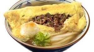 "Dashi Tamago Udon" made by wrapping beef simmered in omelet rolls from Marugame Seimen! The gentle taste of fluffy eggs