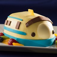 食べたら幸せになれそう？「0系新幹線ドクターイエロー」のケーキがホテル大阪ベイタワーから