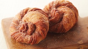 "Donut Churros Cinnamon Sugar" in Tully's--New spring work with cinnamon woven into the dough!