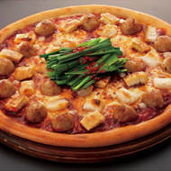 鍋みたいなピザ？ピリッと辛い「赤からコーチンつくねピザ」アオキーズ・ピザから--東海エリア限定