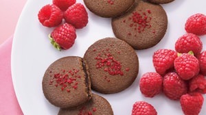 Godiva's cookie with new flavor "raspberry cookie"-also a perfect gift "assortment"