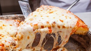 Volume pizza is very popular--"SPONTINI" goes from Italy to Japan