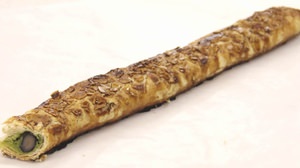 日本一長い!? 全長32cm の「うなぎパン」、神戸のベーカリーショップ ホルスから