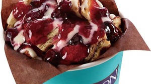 Summer limited "Mixed Berry Roll on the Go" from Cinnabon--Sweet and sour bite cinnamon roll