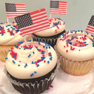 独立記念日を祝うアメリカンなカップケーキ「インディペンデンス・デイ カップケーキ」マグノリアベーカリーから